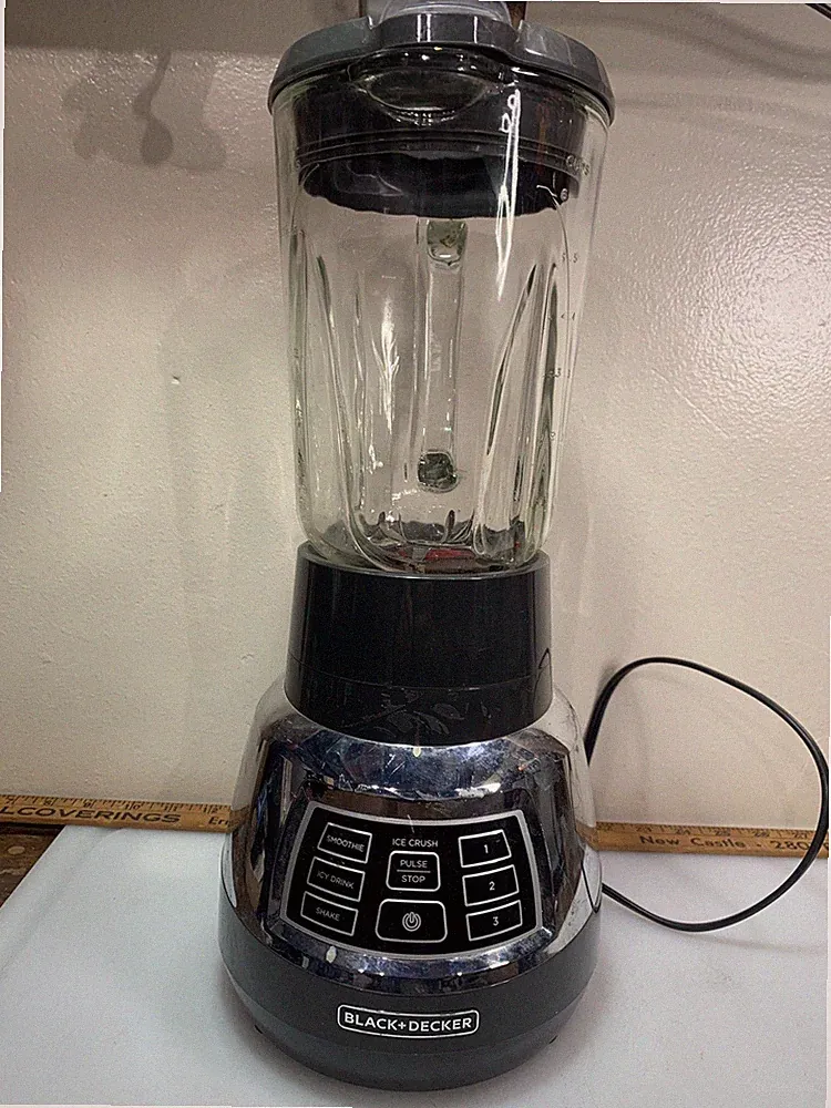 BLACK+DECKER BL1400 Stainless Steel Blender w Cyclone Glass Pitcher smoothie