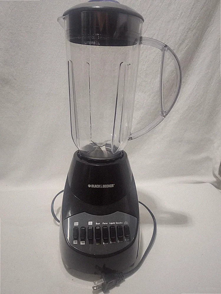 Black & Decker Blender Model BL2012BP Plastic 6 Cups/1.5 Liters Works Great