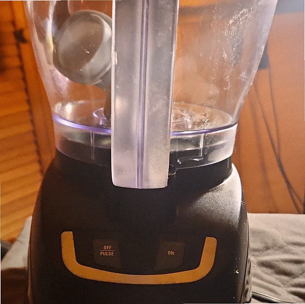 BLACK+DECKER FP1600B Full-Size Food Processor Safety Lock w/ Shred Disc