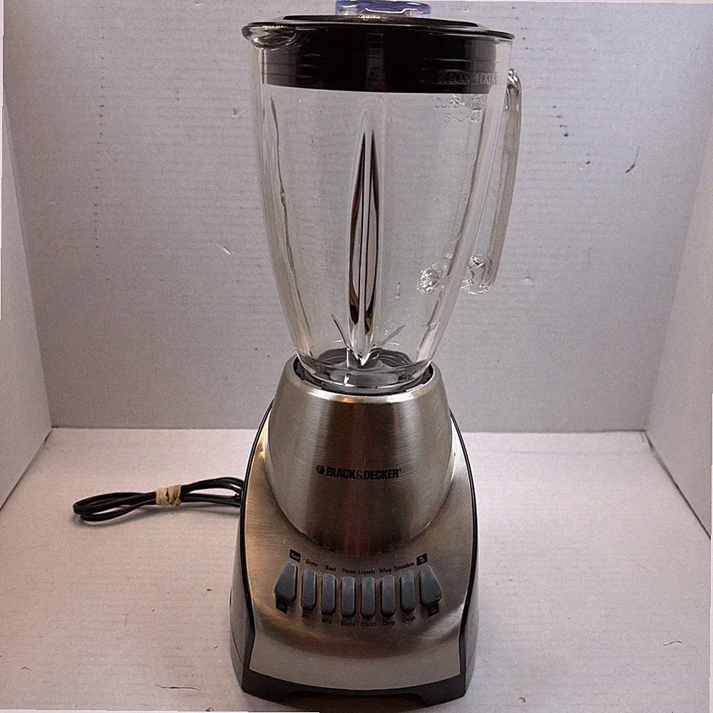 Black & Decker Fusion Blade 12 Speed Pulse Electric Blender 550 watt 6 Cup/48oz