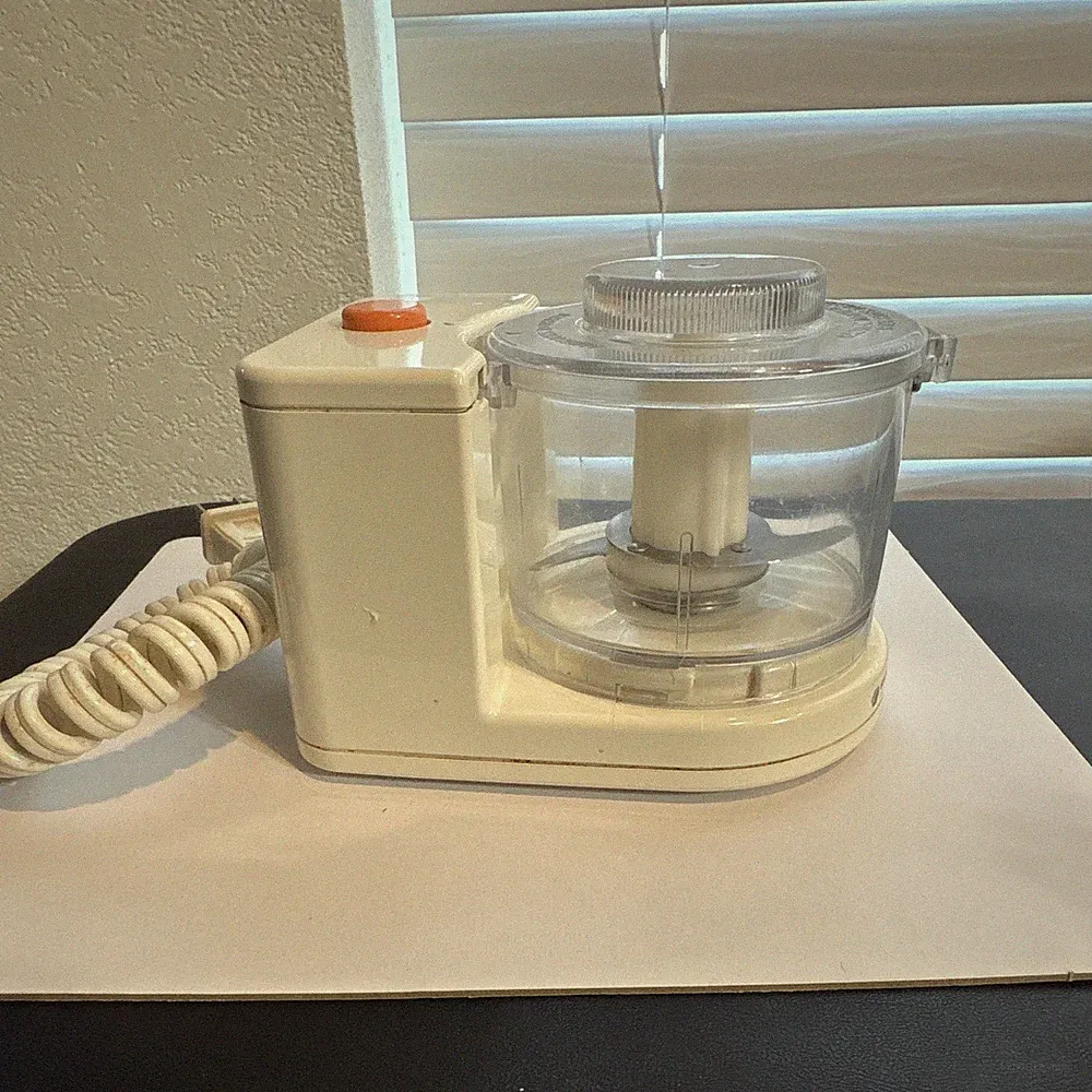 BLACK+DECKER Handy Chopper Mini Food Processor 1.5 Cup White/Clear HC20