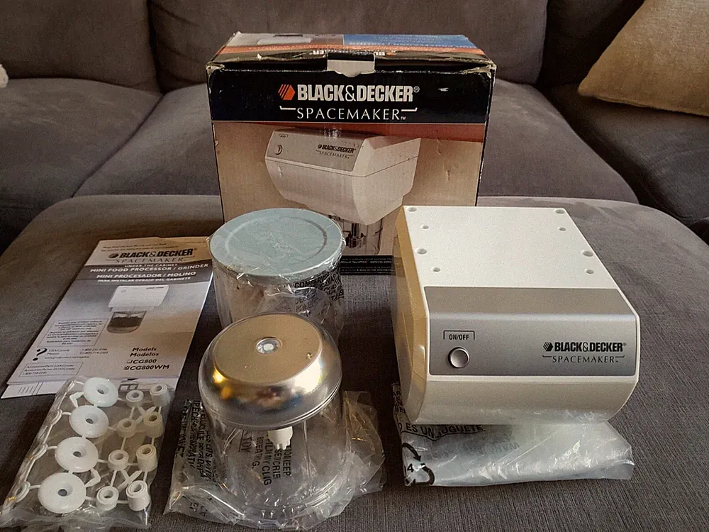 BLACK & DECKER SPACEMAKER MINI FOOD PROCESSOR/GRINDER CG700