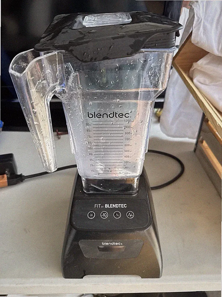 Blendtec Blender CTB2 Classic 575 Black w/ Pitcher/Lid with Only 6318 Cycles