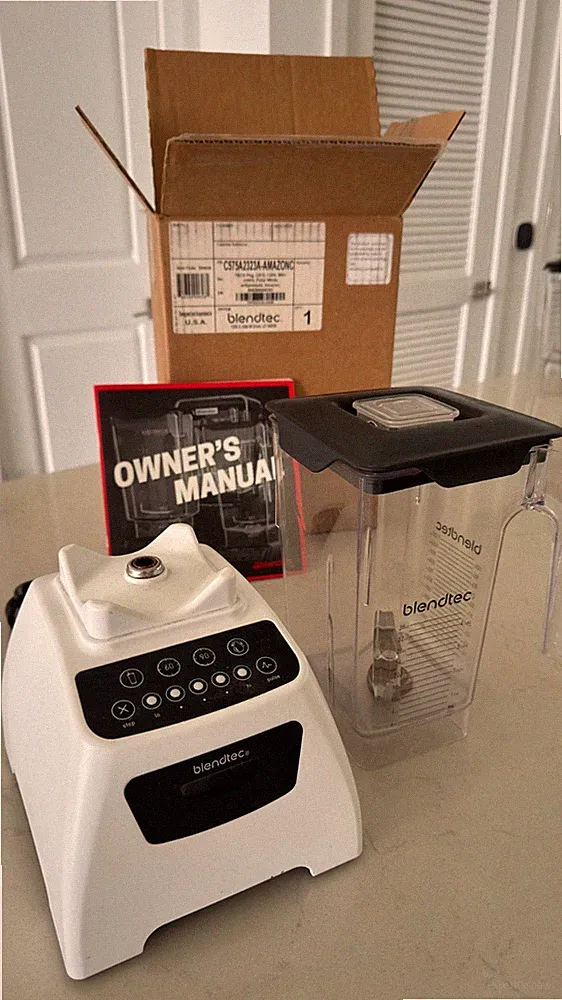 Blendtec Classic 575 Blender C575 Polar White WildSide+ Jar 120V