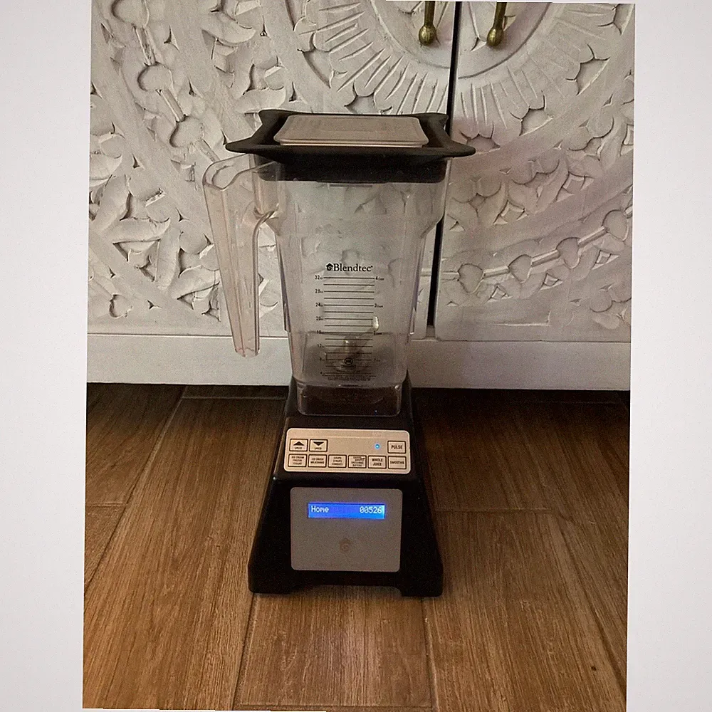 Blendtec ES3 Total Blender Professional Black 1560 Watts 32 oz 526 Cycles