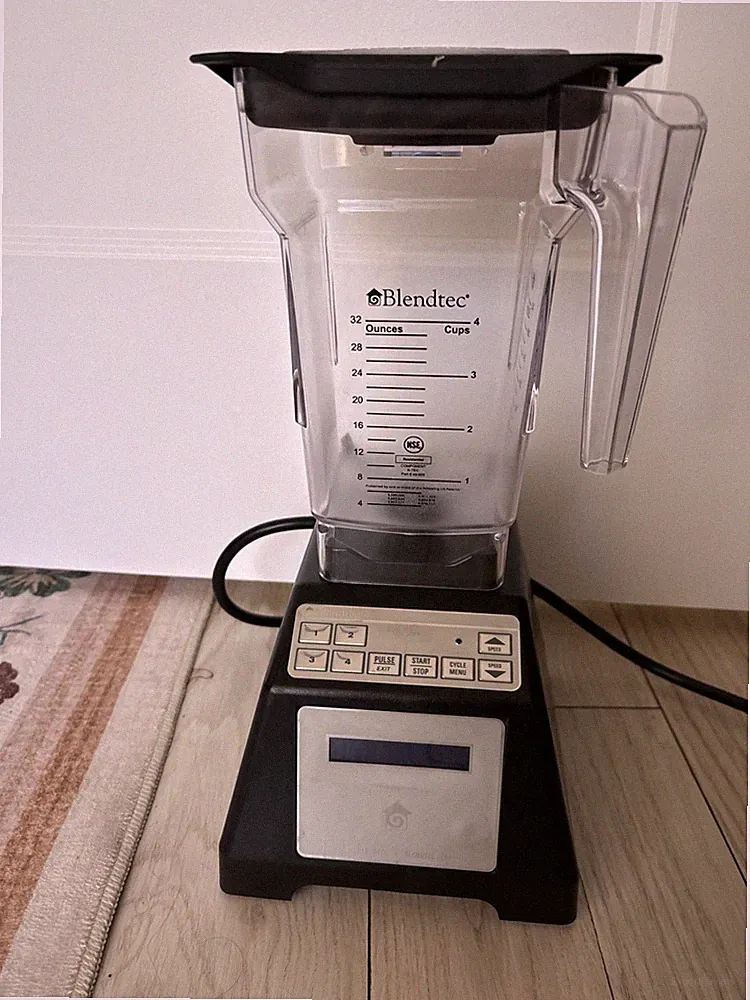 BlendTec ES3 Varible Speed Total Blender Classic Black READ