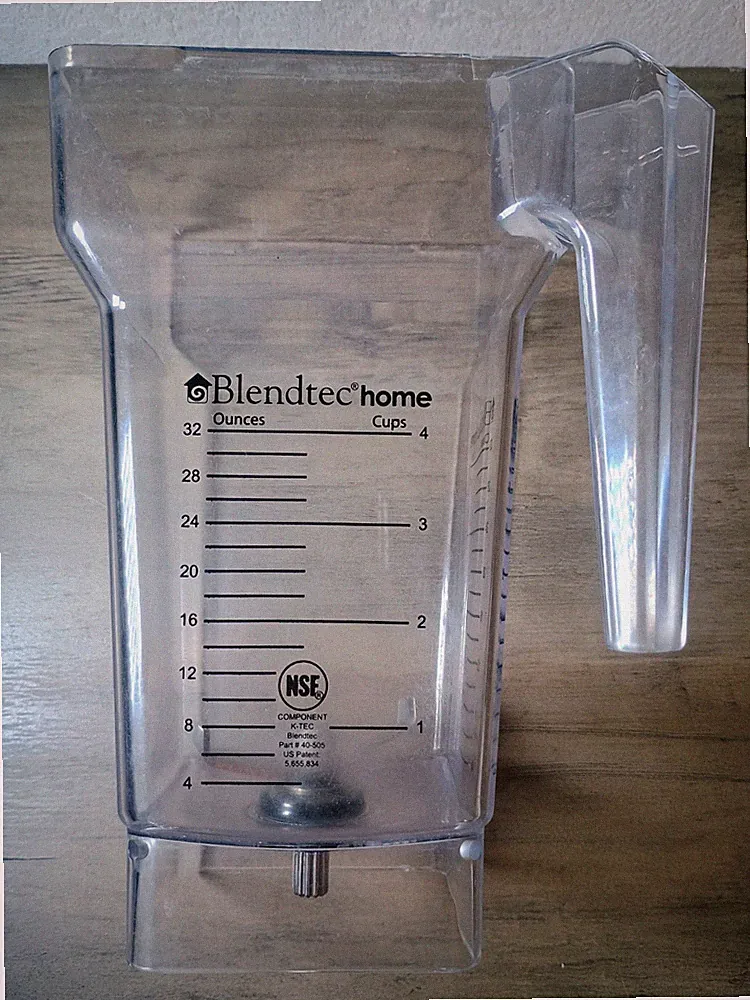 Blendtec Four Side Blender Jar 64oz - VERY CLEAN - HARD TO ROTATE BLADE