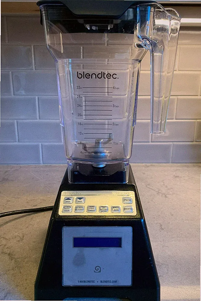 Blendtec Total Blender ES3 1560W Black Base & Lid, Great Multi-Purpose, USA Made