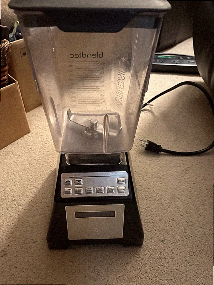 BlendTec Total Blender Model ES3 Black 36 Oz w Pitcher and Lid, 5536 cycles