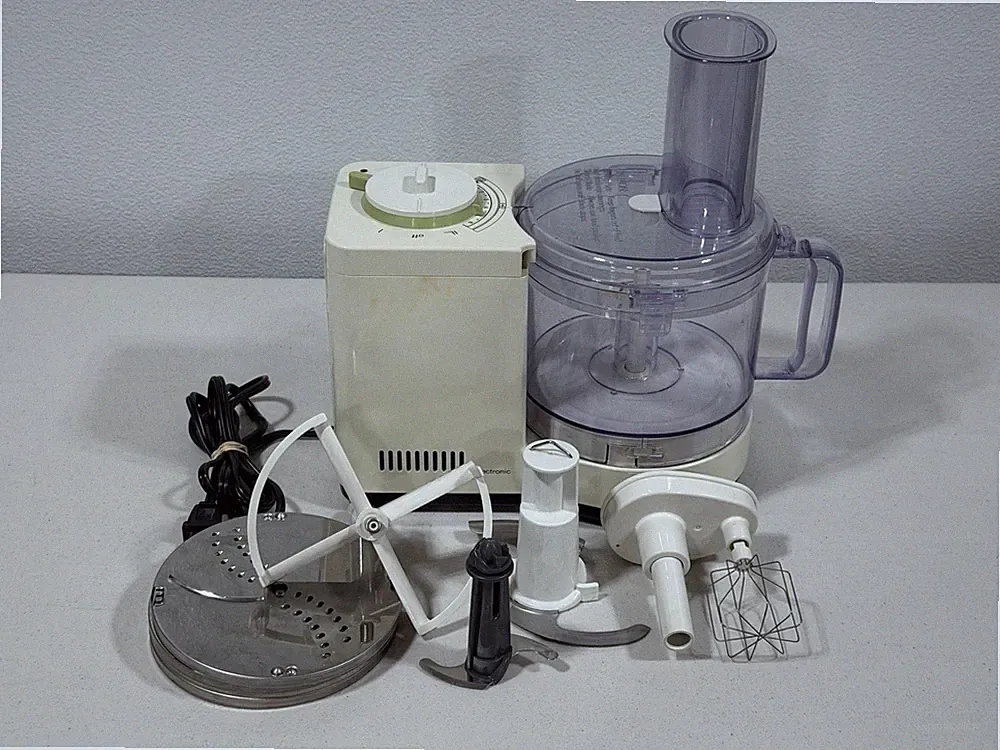 BRAUN Food Processor 4258 Clean and Tested With Accessories Free Shipping EUC
