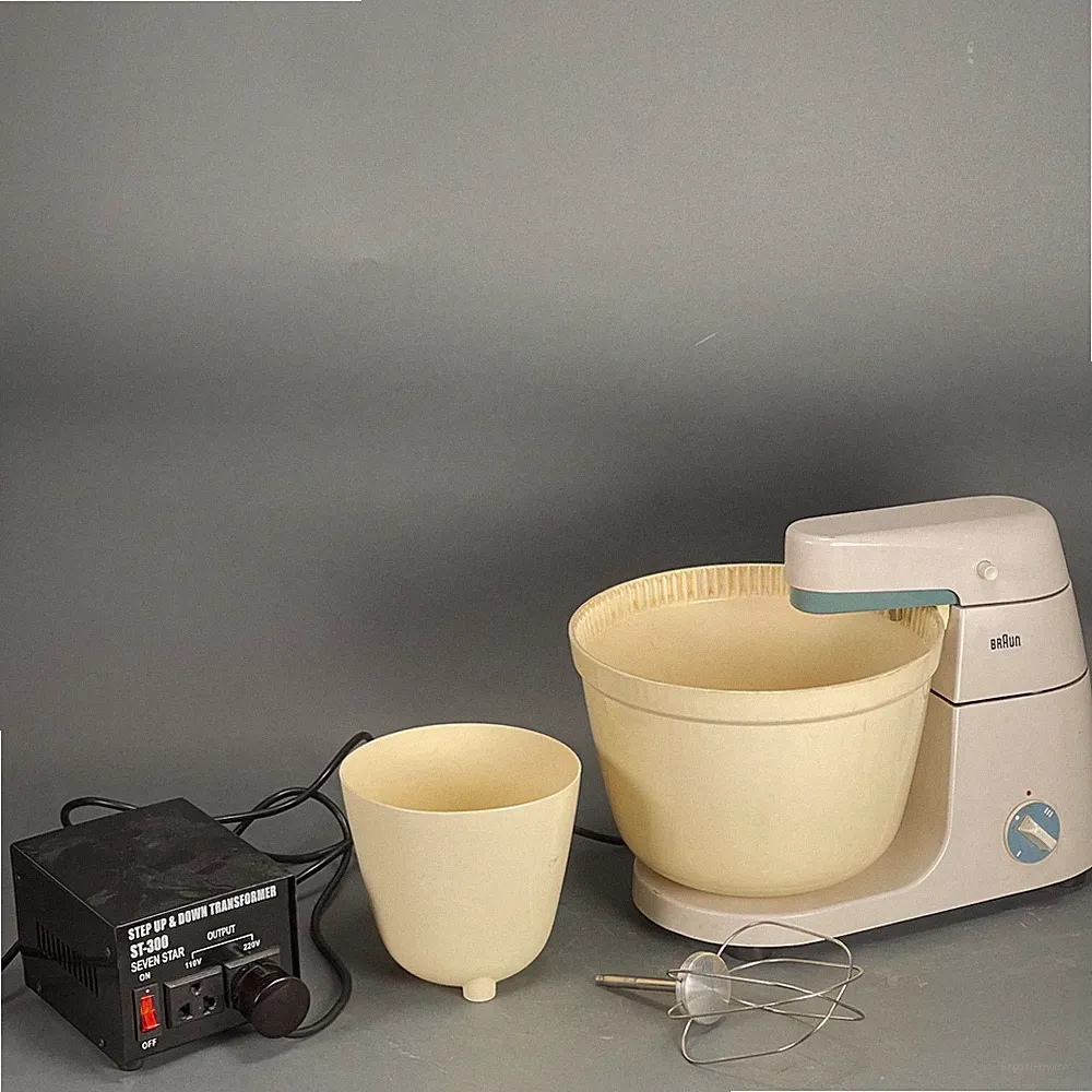 Braun KM3 Food Processor Mixer Küchenmaschine 220V-110V Transformer Included!