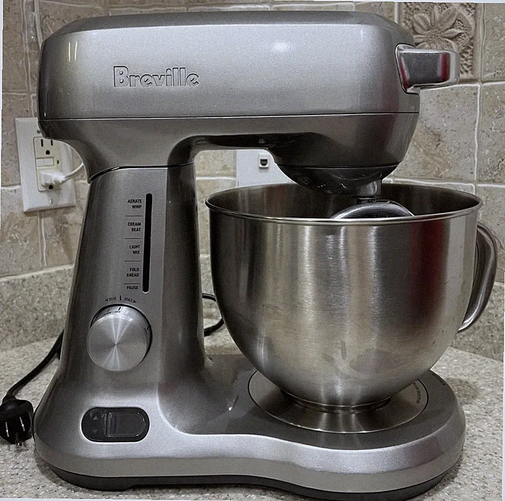 Breville BEM800XL Stand Mixer 5 Qt Die-Cast Bowl Beater Whisk Dough Hook TESTED