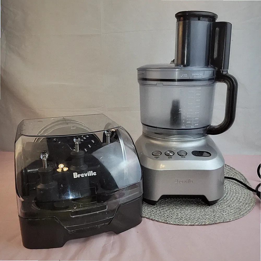 Breville BFP800XL A Sous Chef Pro 16 Cup *Flaw* Food Processor w/ Blades working