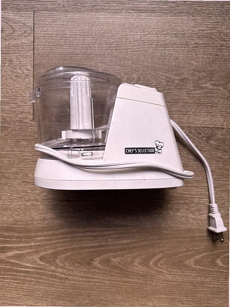 Continental Electric CE22361 White 1.5-cup Mini Chopper #7955