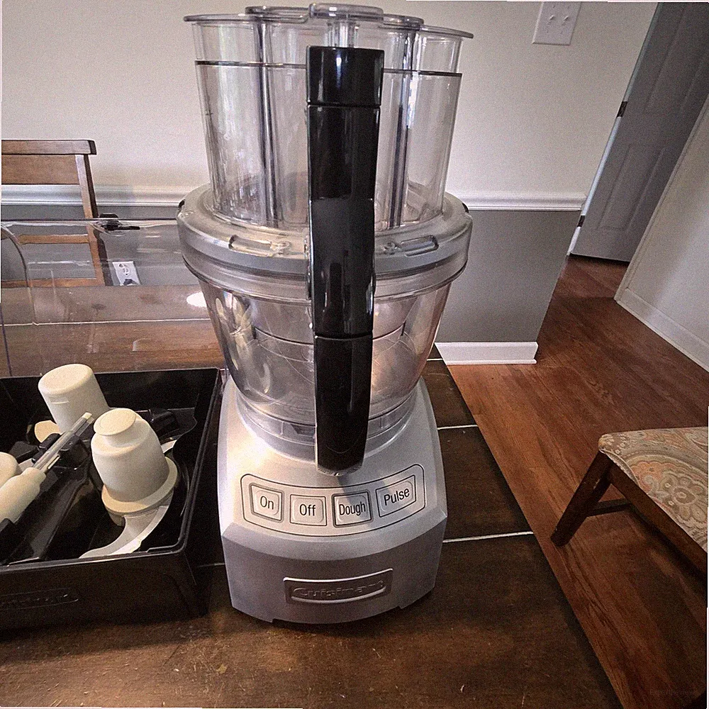 CUISINART 14 CUP FOOD PROCESSOR MODEL #FP-14DC STAINLESS CRACK on fill tube