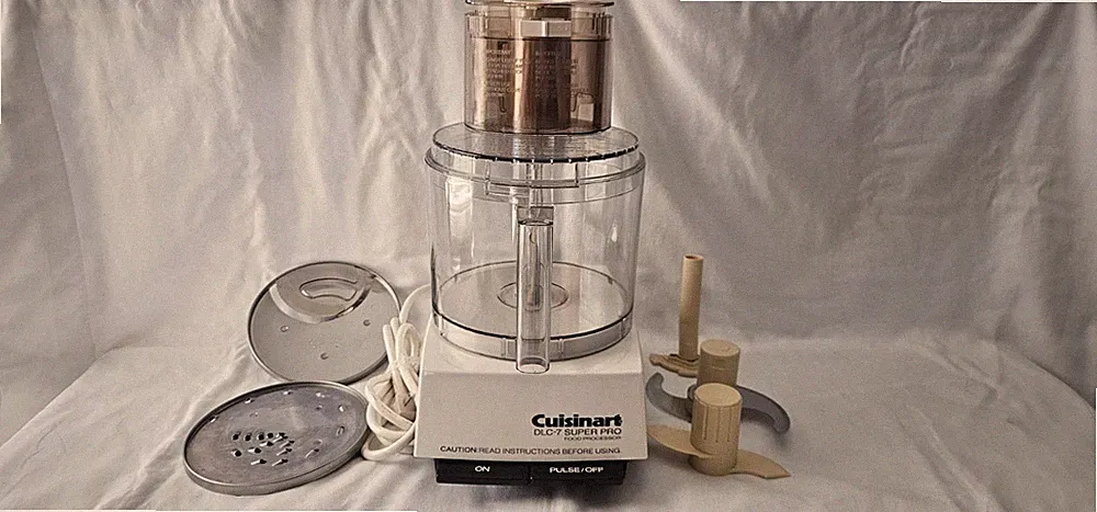 Cuisinart DLC-7 SUPER PRO 600W 14 Cup Food Processor w/ Attachments- Amber Chute