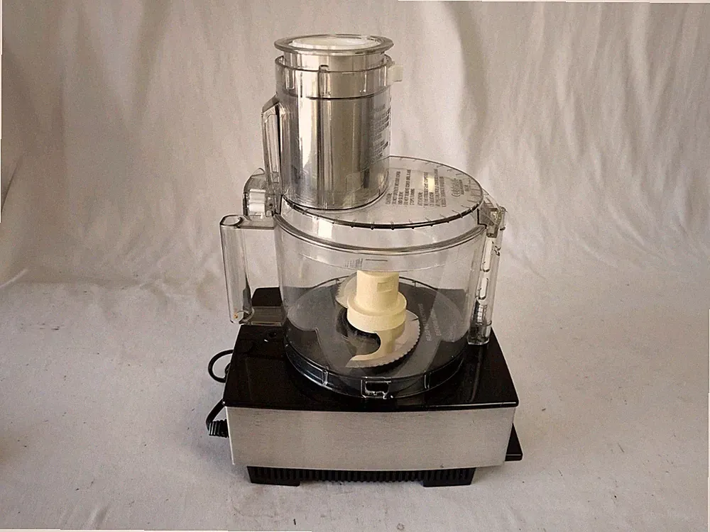 Cuisinart DLC-8 PLUS 600W 11 Cup Food Processor w/ Attachments.