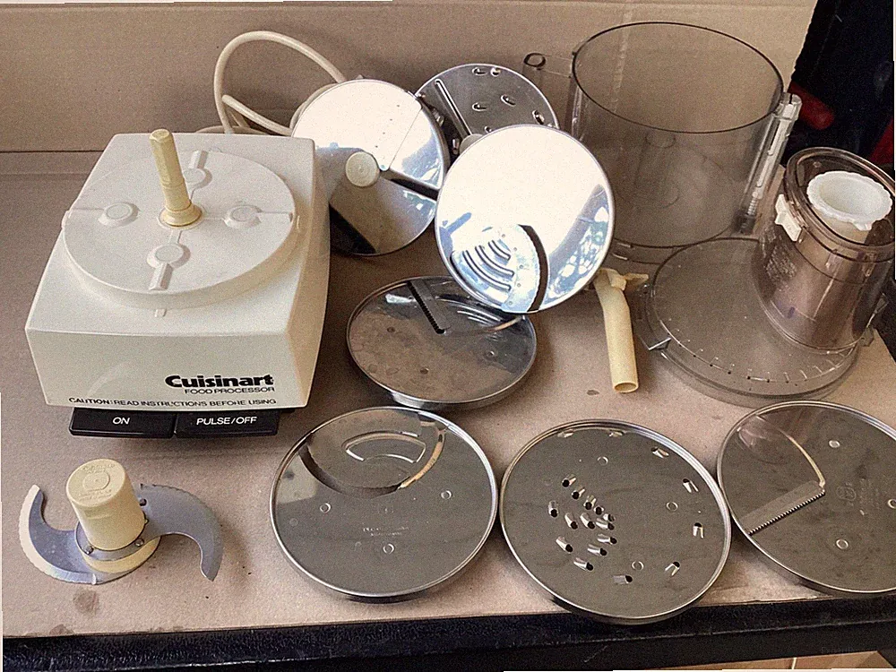 Cuisinart Food Processor Model #DLC-7Pro 14 Cup with Attachments Works!