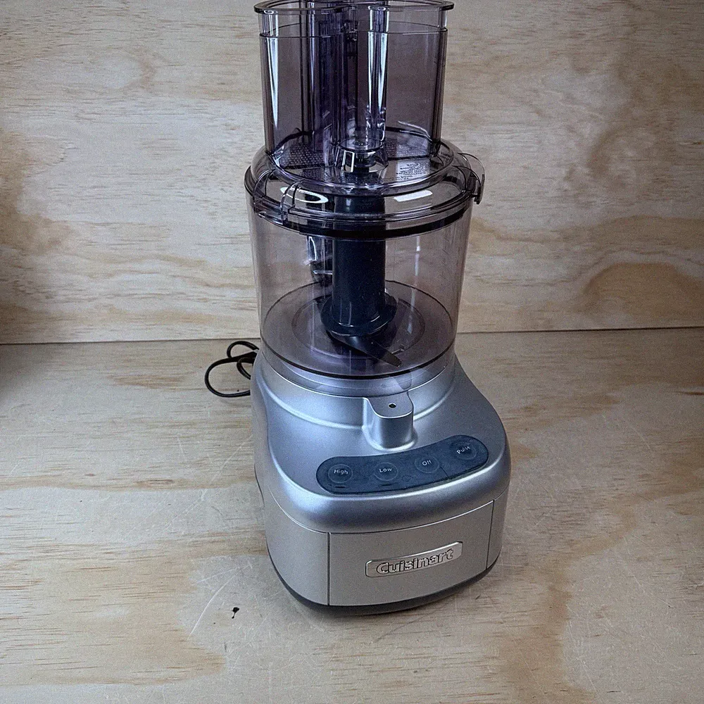Cuisinart FP-11 Silver Food Processor Tested works fine, hardly used.