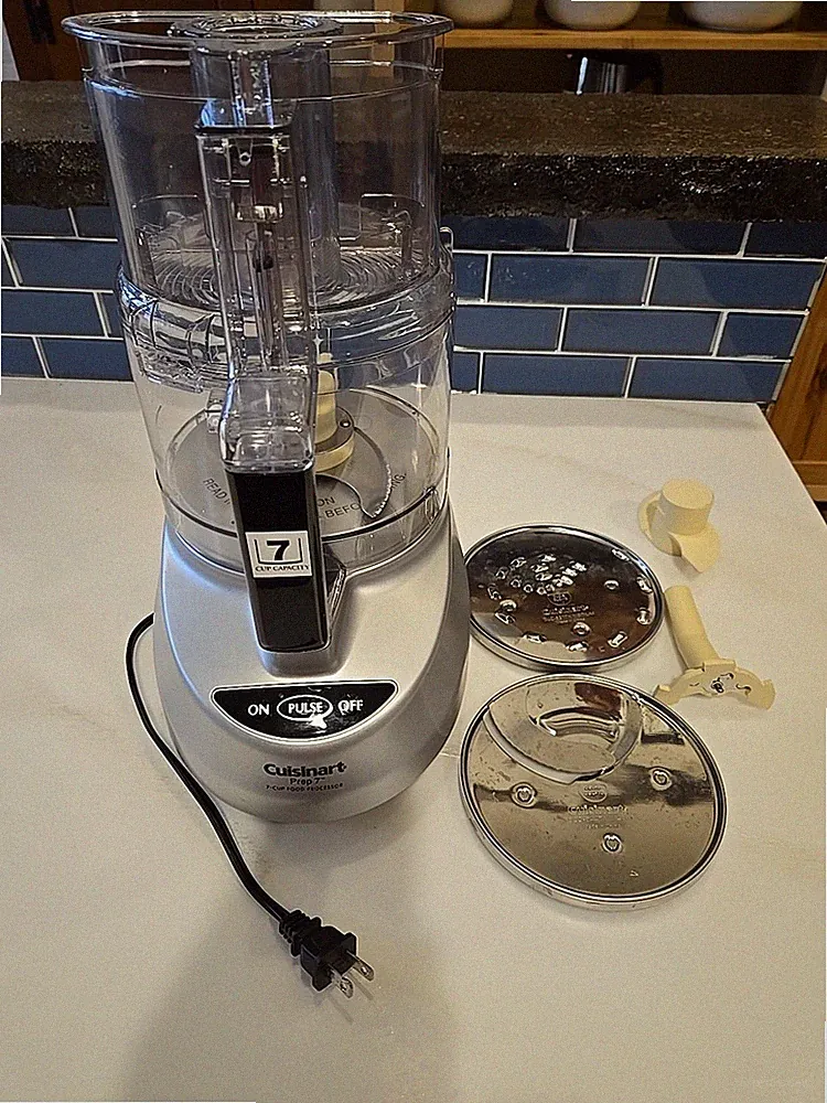Cuisinart Prep 7 Cup Food Processor Gray DLC-2007N Works Great EUC with Manual