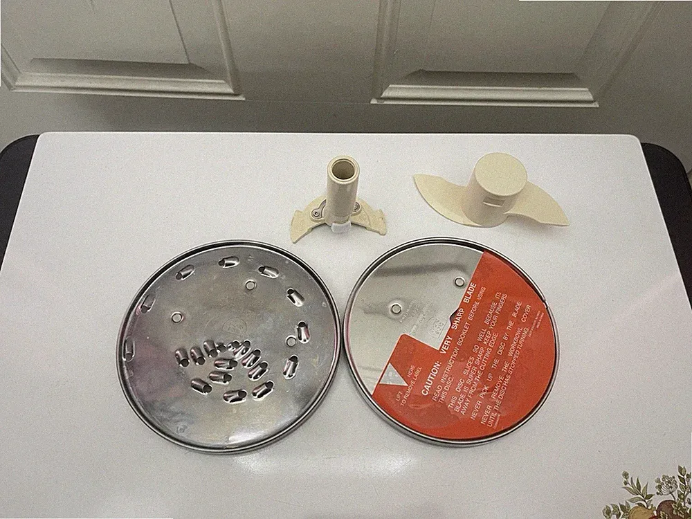 Cuisinart Pro Classic DLC-10S Food Processor Accessories Disc Blades Stem Dough