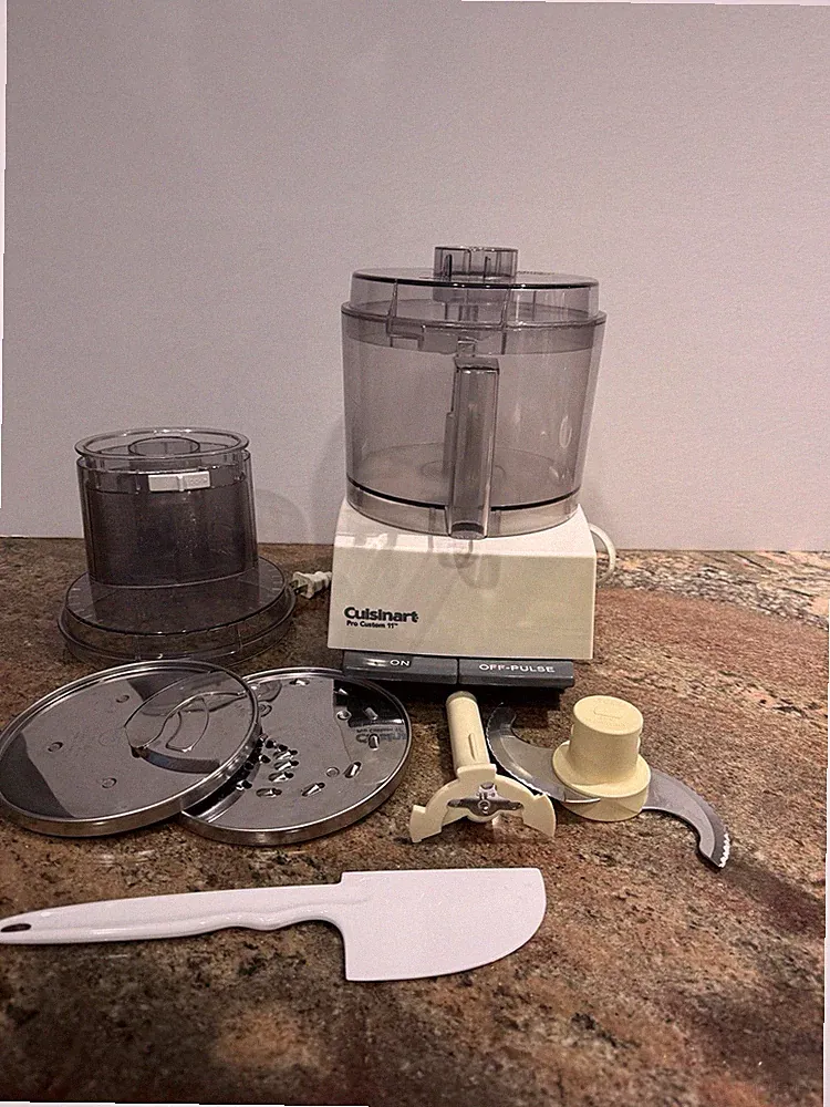 Cuisinart Pro Custom 11 Cup Food Processor White Pulse w/ Discs Works Nicely