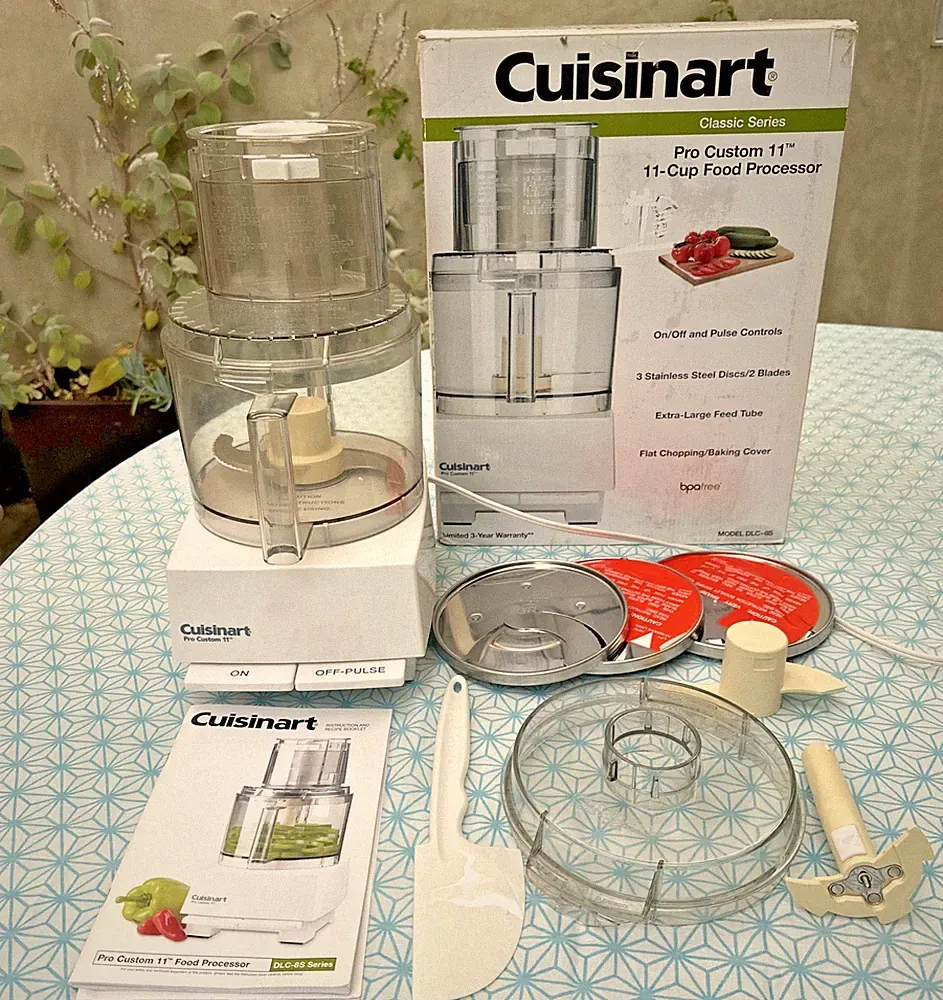 Cuisinart Pro Custom 11 DLC-8S 11 Cup Food Processor W/ Accessories Working
