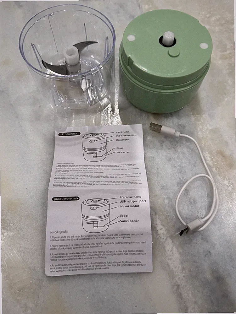 Electric Food Processor, NEVR USED WITH MANUAL INCLUDED, Small, Plastic