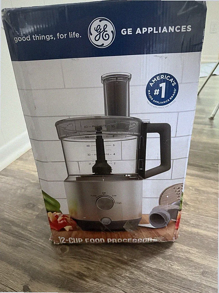 GE Appliances 12-Cup Food Processor 550W 2-Speed Pulse w/ 2 Reversible Discs