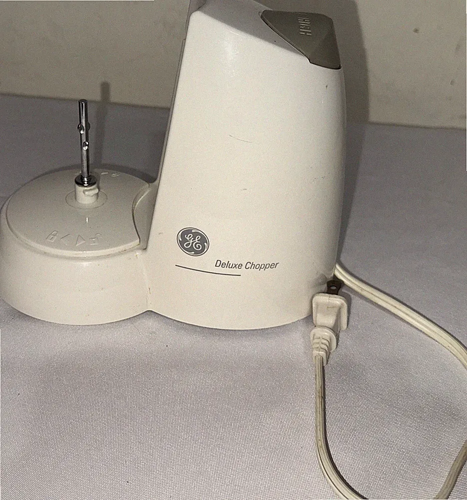 GE DELUXE FOOD CHOPPER 3-Cup Capacity 135 WATT 2 SPEEDS Model 106848R No Cup