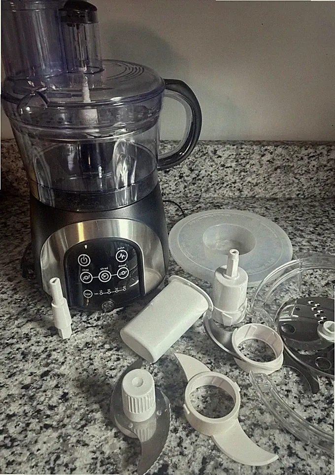 GE Food Processor - Chopper Shredder Slicer - excellent working condition