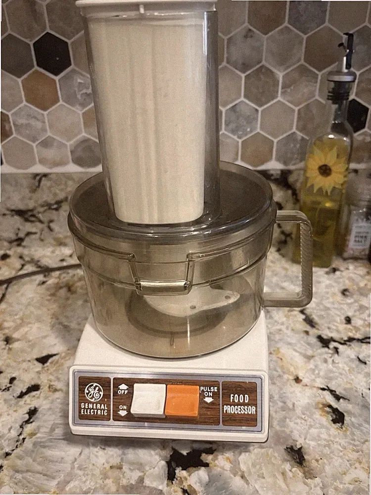 General Electric D1FP1B5 11-Cup 500W Food Processor, Pulse, S-Blade & Disc