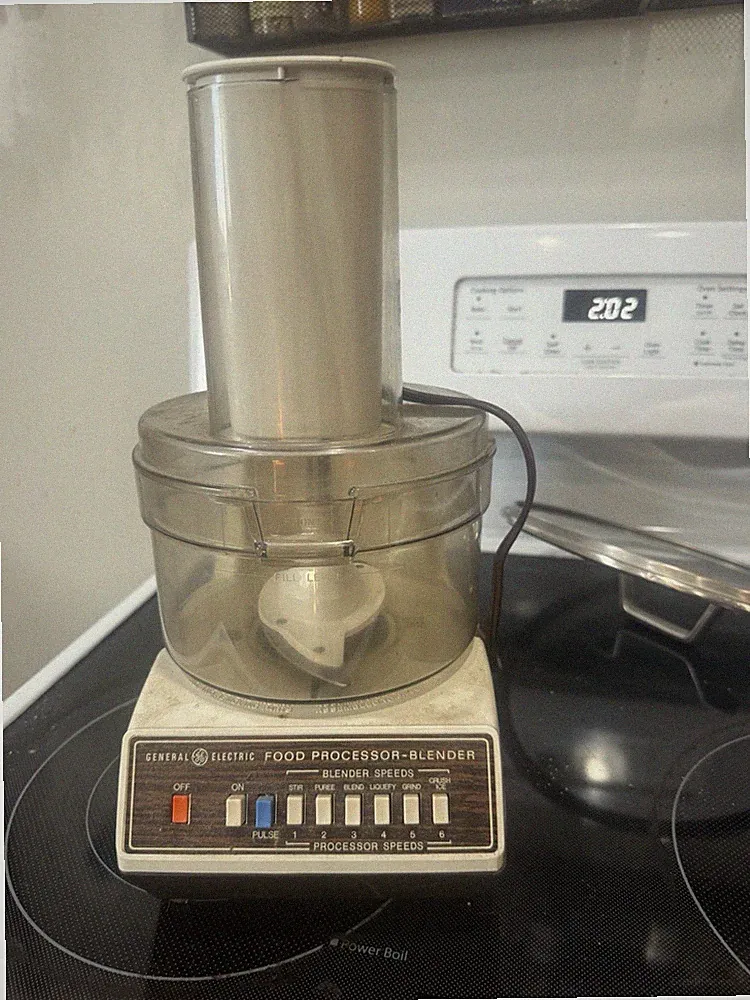 General Electric Food Processor-Blender 8FP3 300W Pulse Function 6 Speeds