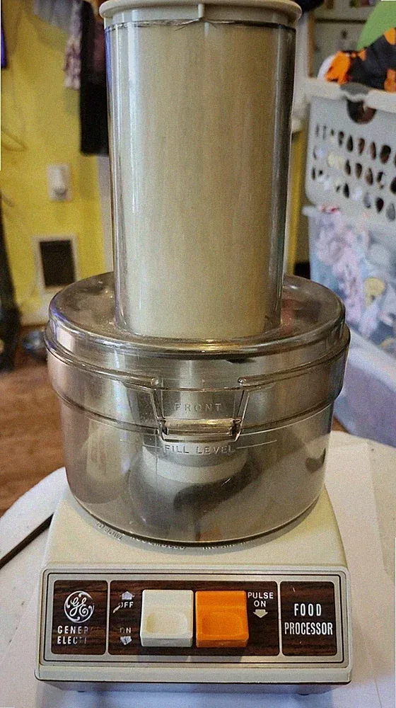General Electric Vintage 1970s GE Food Processor Slice Grate Chop D4FP1 READ