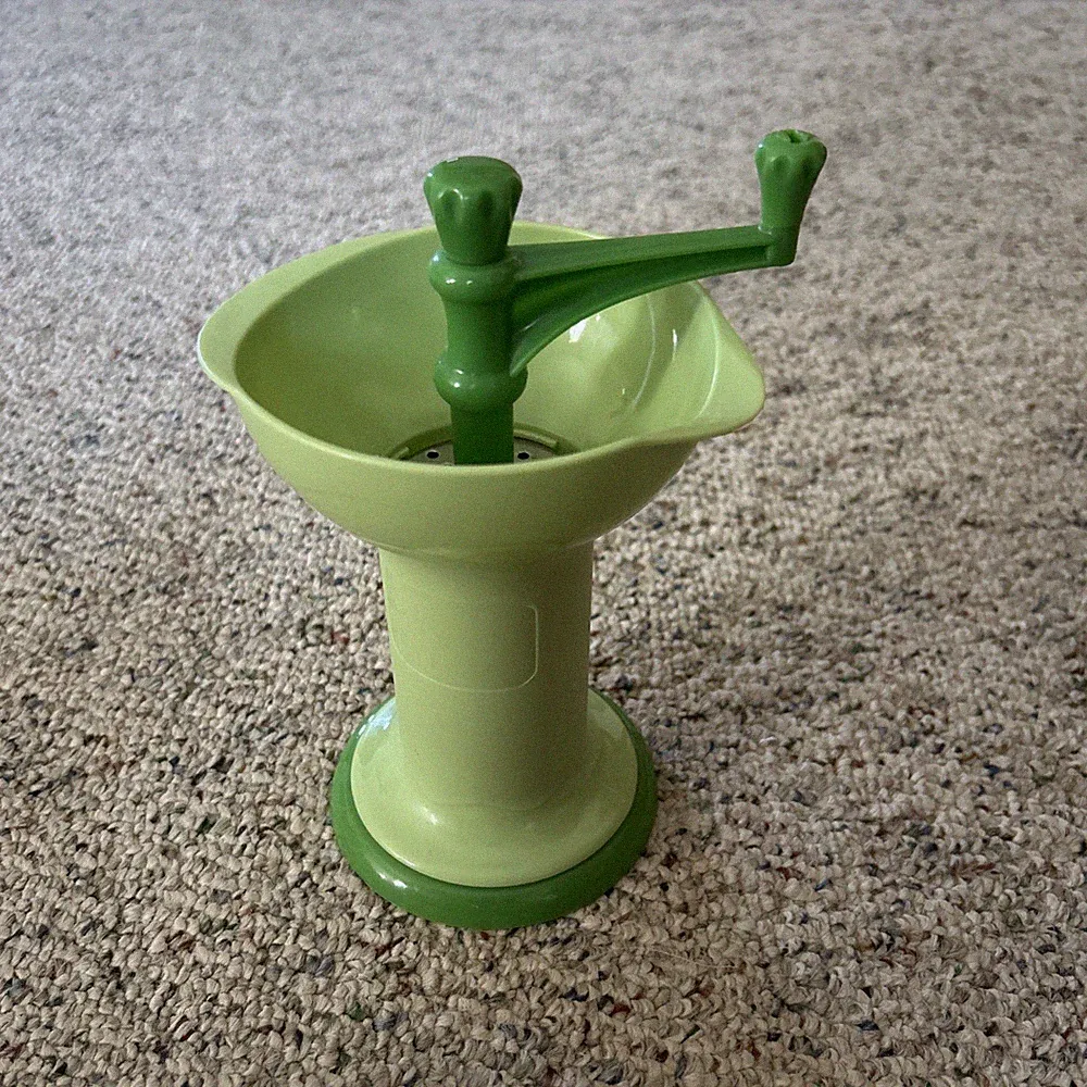 Green Sprouts Baby Fresh Food Manual Mash Grinder Mill Portable Healthy Infant
