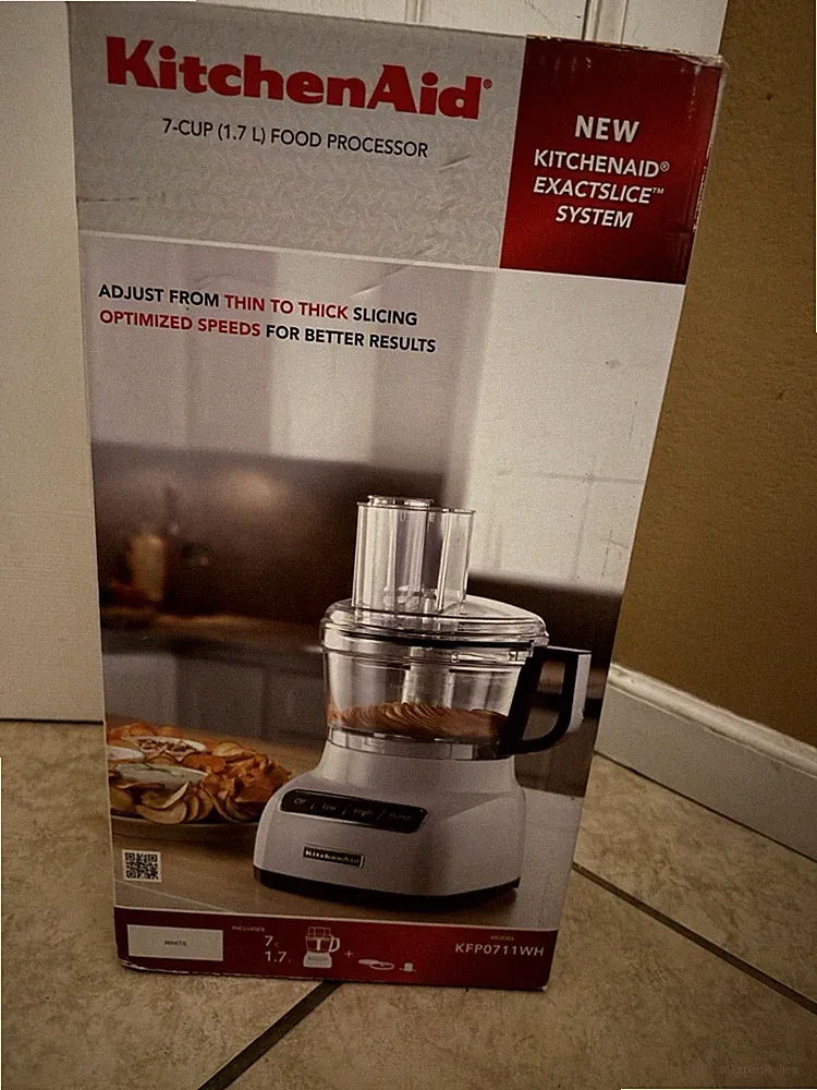 Kitchen Aid Food Processor Silver - 7 Cup - Model KFP0711 + Attachments NIB new