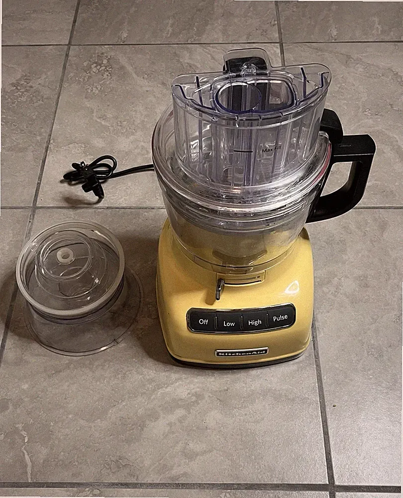 Kitchen Aid KitchenAid 9-Cup Food Processor KFP0935QMY - Pale Yellow - Working