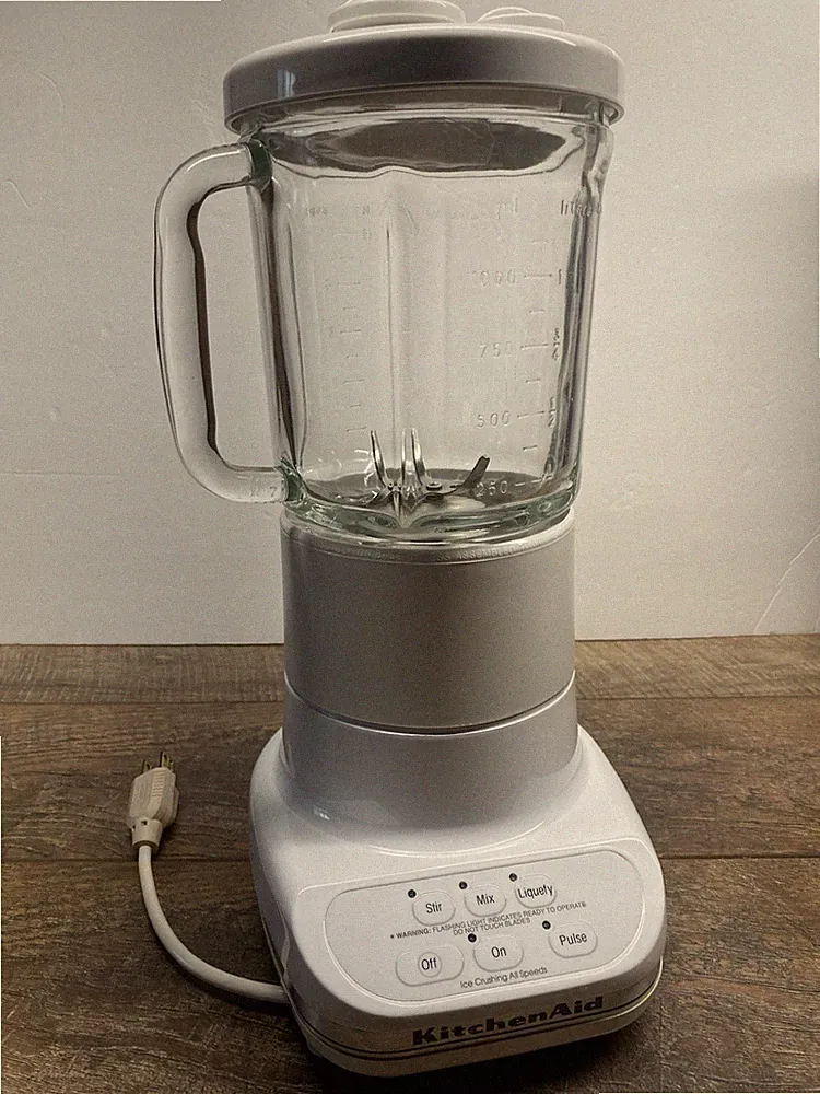 KitchenAid Classic White Blender w/40 oz. Capacity - Works Great!