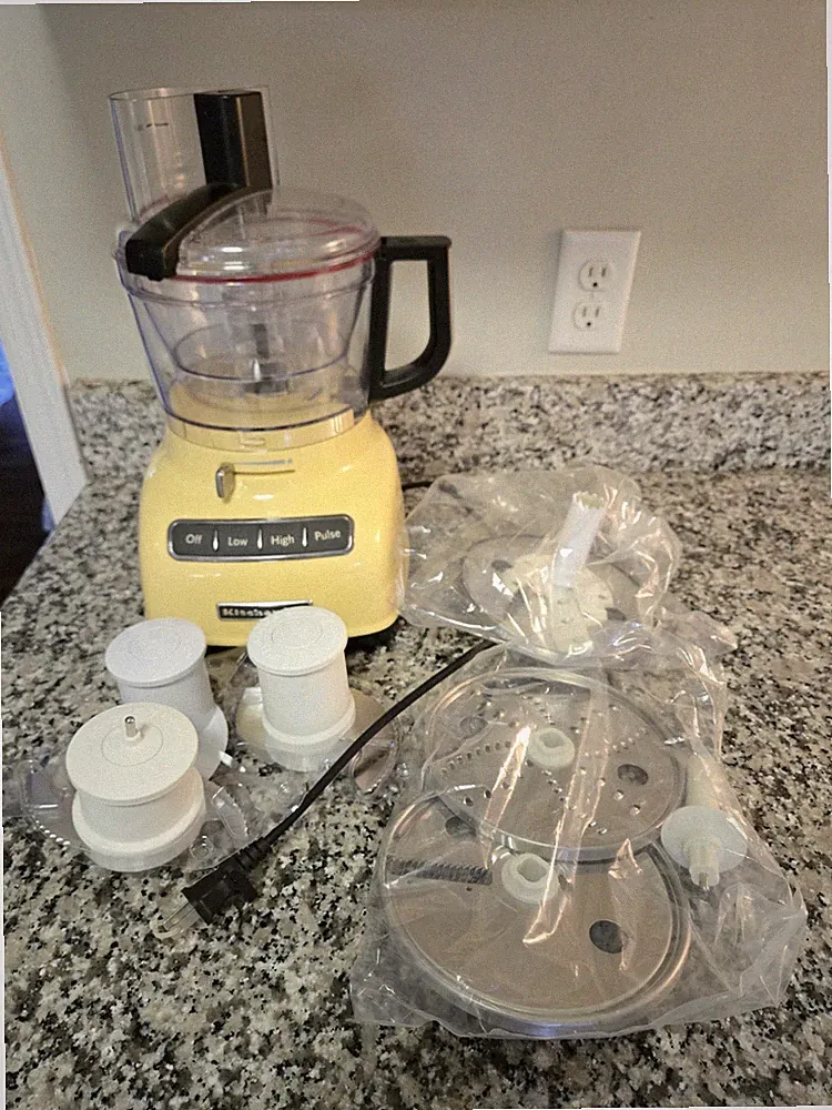 KitchenAid KFP0935QMY 9 Cup Food Processor Majestic Yellow NEVER USED- No Pusher