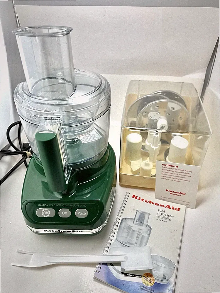 KitchenAid KFP600 Green Ultra Power 11 Cup Food Processor Manual, Accessories
