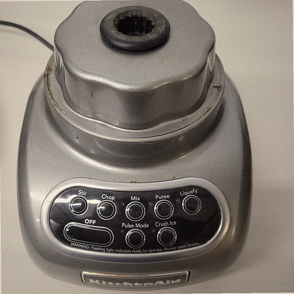 KitchenAid KSB560 Motor Blender Base Food Processor Attachment Silver Used