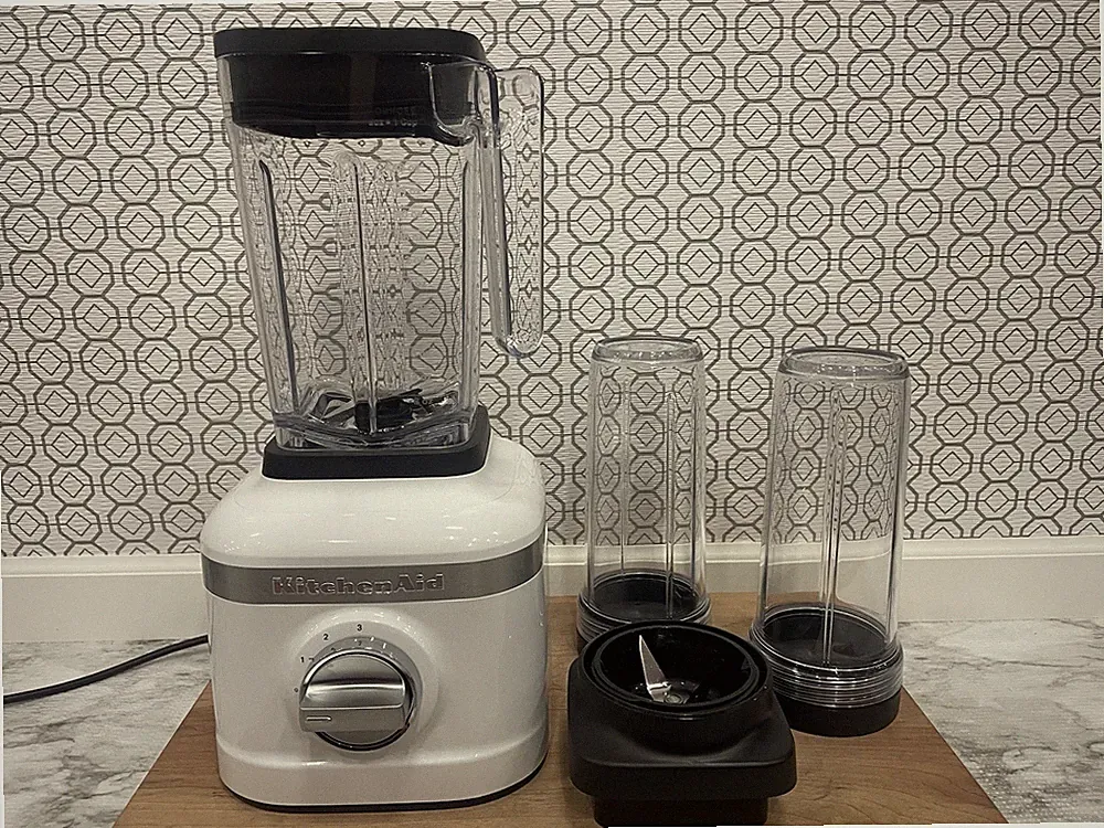 **LIGHTLY USED** KitchenAid K150 3 Speed Blender | White (KSB1332WH)