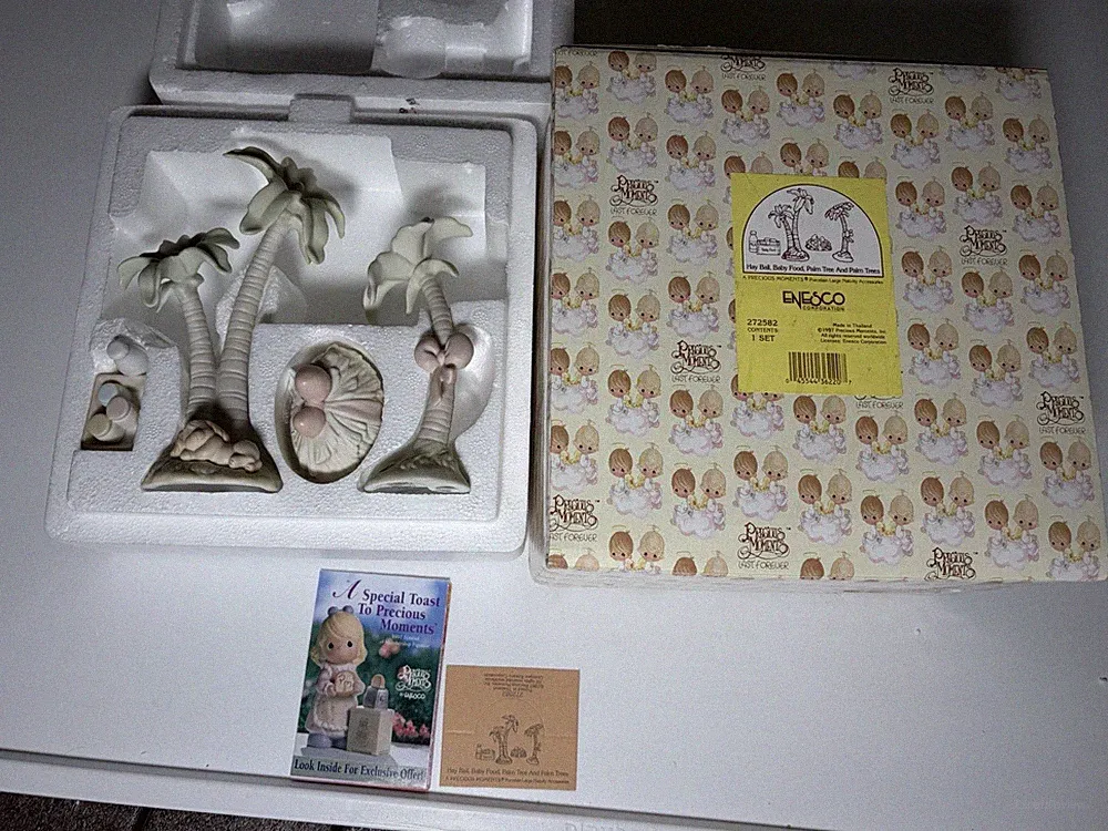 Mini Nativity Set 272582 Hay Bail Baby Food Palm Trees Complete Precious Moments