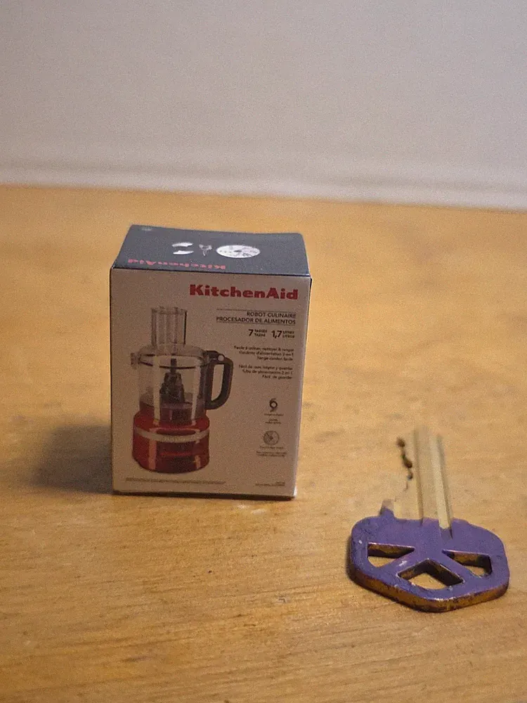 Miniature Ultra Rare Red KitchenAid Food Processor Zuru Mini Brands Home Series