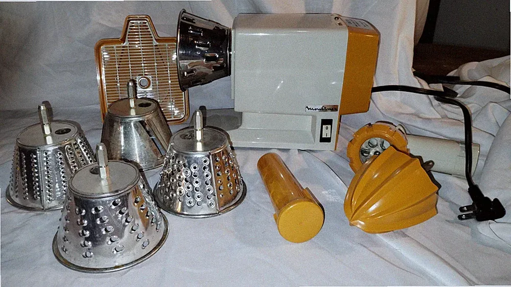 Moulinex The Kitchen Works Deluxe Model 308 Shread Mince Tested Works Vintage