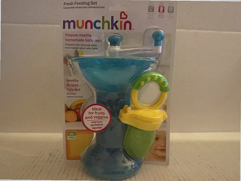 Munchkin Fresh Feeding Set Baby Food Grinder and Feeder BPA Free