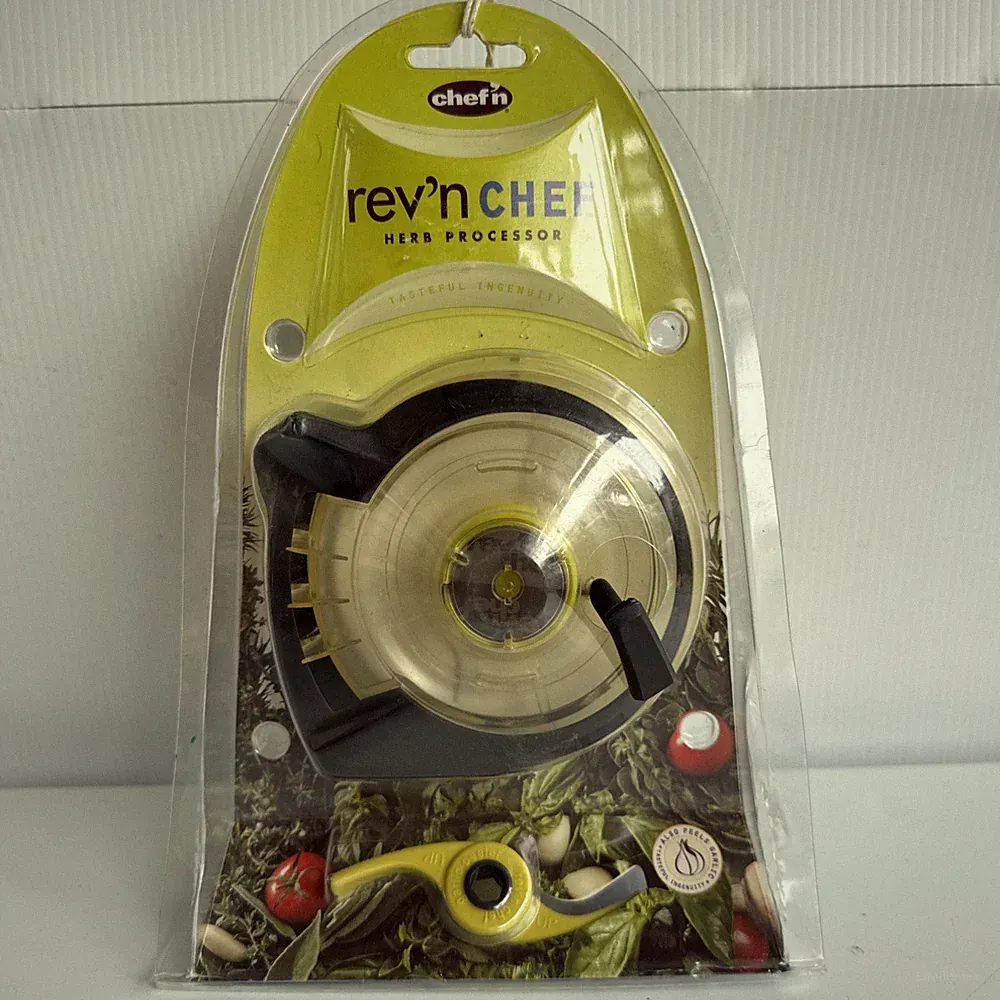 NEW Chef'n Rev'n Herb Food Processor Pull Cord Spin Manual Chopper