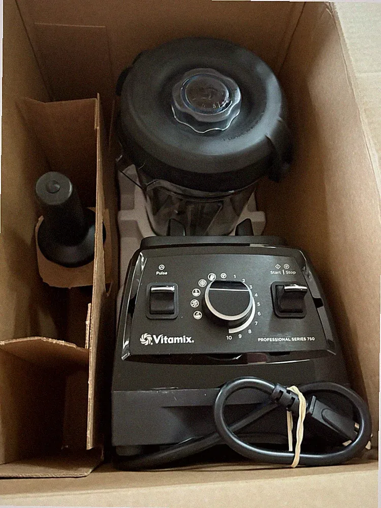 New In Open Box Vitamix Professional Series 750 Black Blender With Book