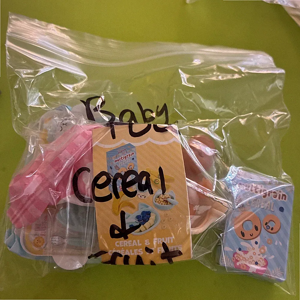 NEW MGA Miniverse Make It Mini BABY FOOD SERIES CEREAL & FRUIT SET blue tray