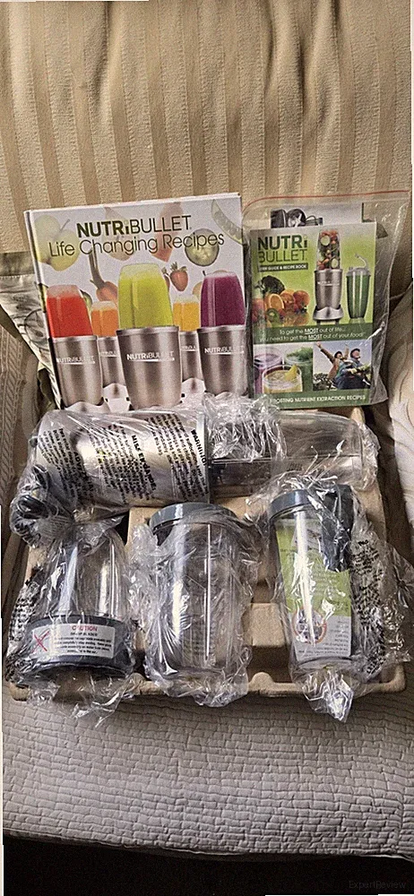 NEW! Nutribullet Pro 900 Bonus Recipes Book 15 PC Accessory 2 Blades Never Used